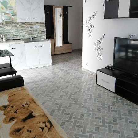 Adina Apartment Navodari Bagian luar foto