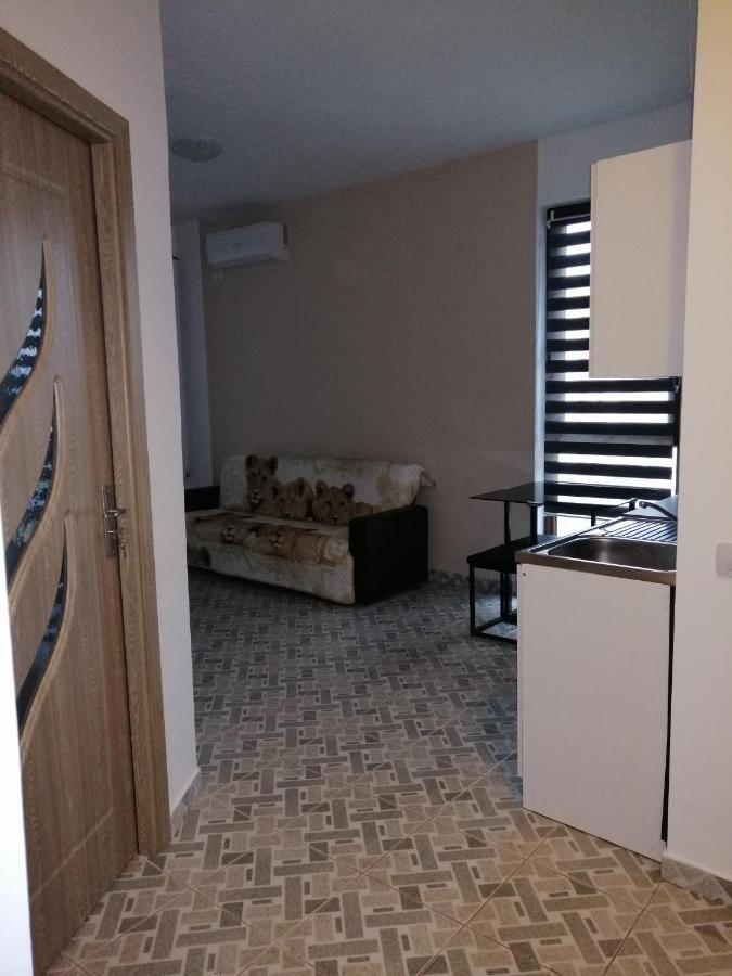 Adina Apartment Navodari Bagian luar foto