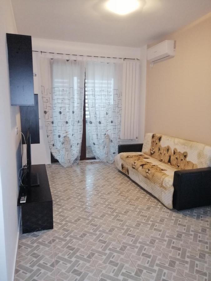 Adina Apartment Navodari Bagian luar foto