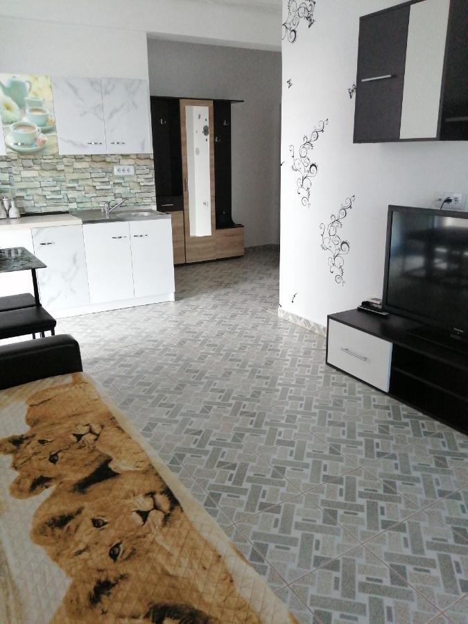 Adina Apartment Navodari Bagian luar foto