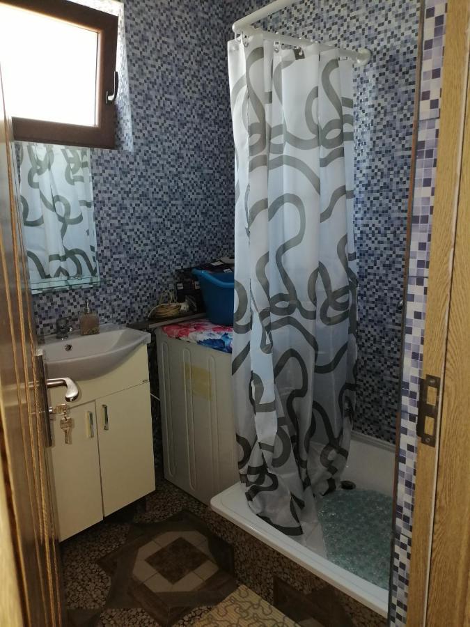 Adina Apartment Navodari Bagian luar foto