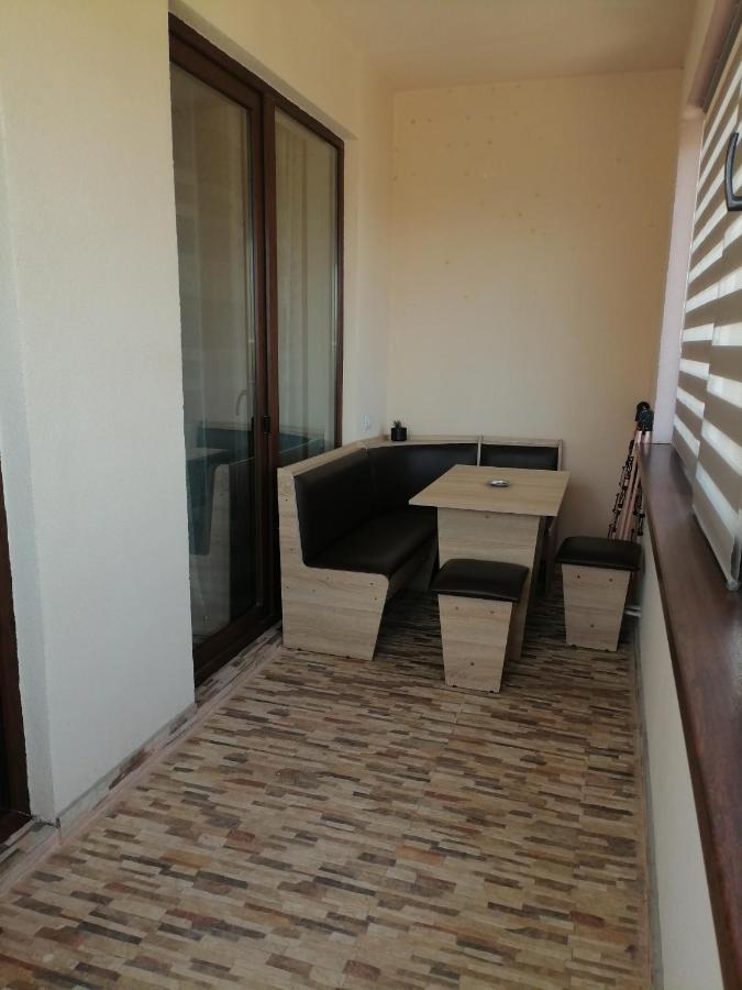 Adina Apartment Navodari Bagian luar foto