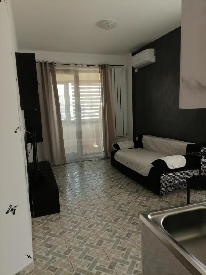 Adina Apartment Navodari Bagian luar foto
